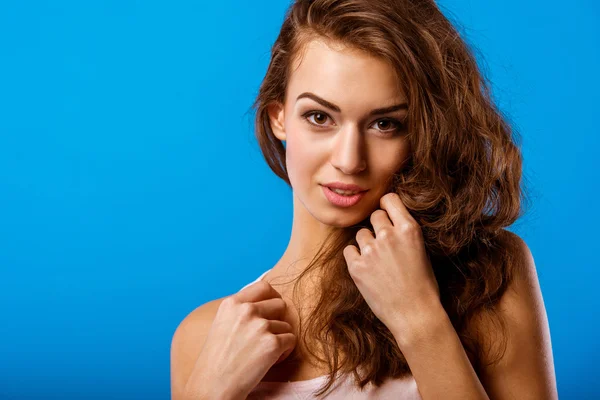 Portrait Beautiful Young Girl Long Curly Hair Isolated Blue Background — Stock Photo, Image