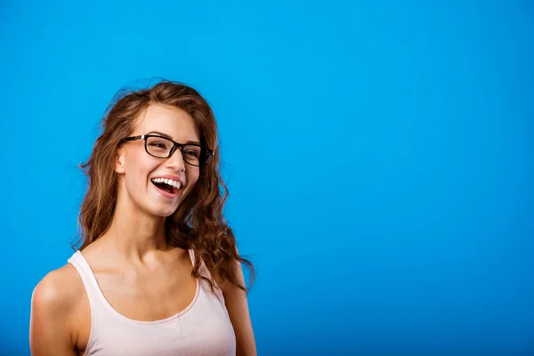 Portrait Beautiful Young Girl Long Curly Hair Isolated Blue Background — Stock Photo, Image