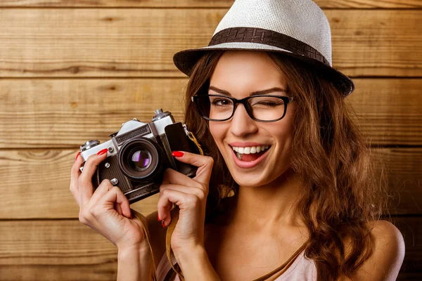 Retrato Una Hermosa Joven Con Pelo Largo Rizado Sombrero Utilice — Foto de Stock