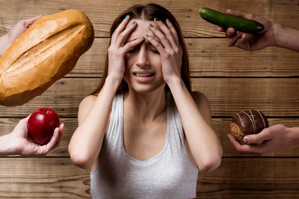 彼女は食べることを断る — ストック写真