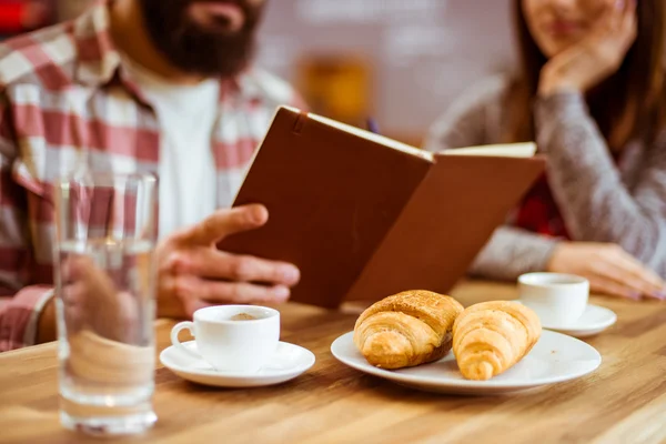 Människor i café — Stockfoto