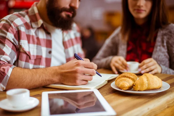 Άνθρωποι στο café — Φωτογραφία Αρχείου