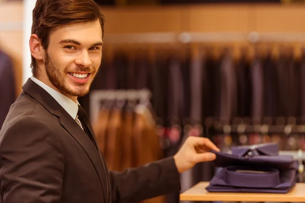 Gente en traje tienda — Foto de Stock