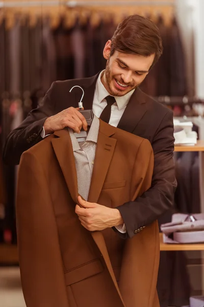 Gente en traje tienda — Foto de Stock