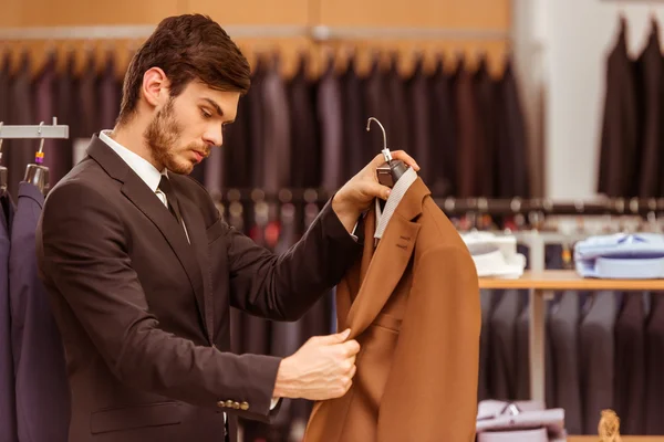 Pessoas na loja de roupas — Fotografia de Stock