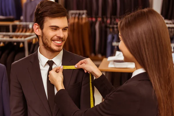 Gente en traje tienda — Foto de Stock