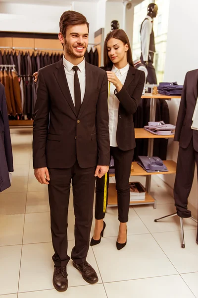 Gente en traje tienda — Foto de Stock