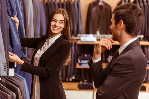 Gente en traje tienda — Foto de Stock