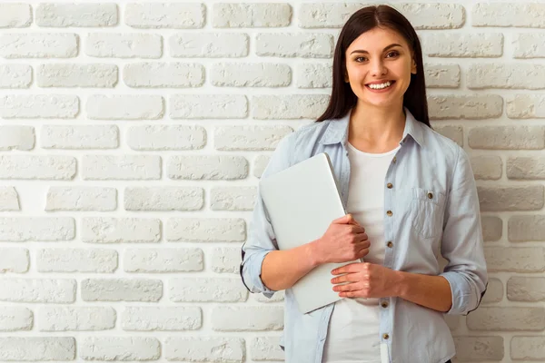 Ragazza e gadget — Foto Stock