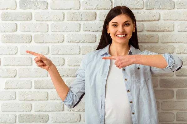 Stylisches hübsches Mädchen — Stockfoto