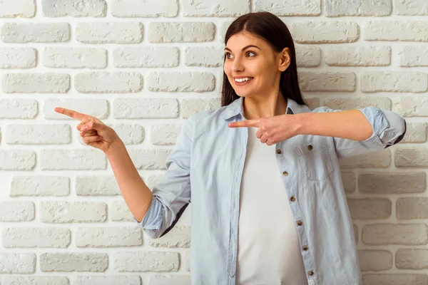 Stylisches hübsches Mädchen — Stockfoto