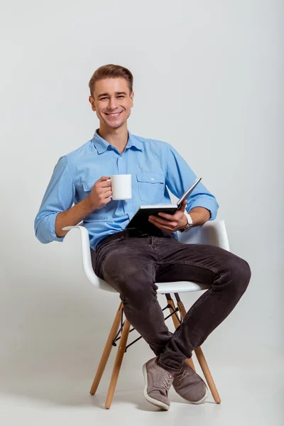 Jonge succesvolle zakenman — Stockfoto