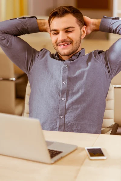 Young businessman working — Stock Photo, Image