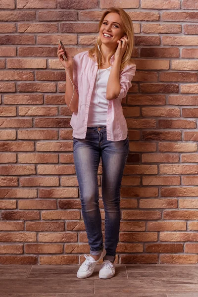 Beautiful girl posing with gadget — Stok fotoğraf