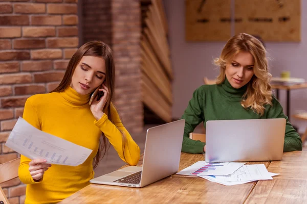 Beautiful girls in cafe — Stock Photo, Image