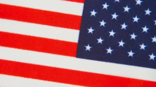 Drapeau tournant des États-Unis. Fête de l'indépendance le 4 juillet. — Video