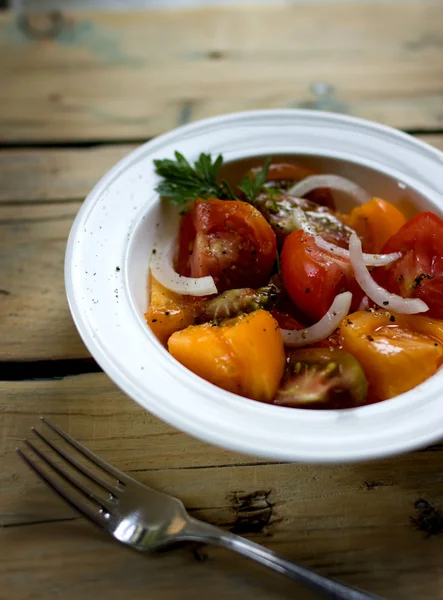 taze domates salatası.