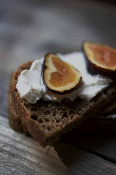 yumuşak peynir sandviç