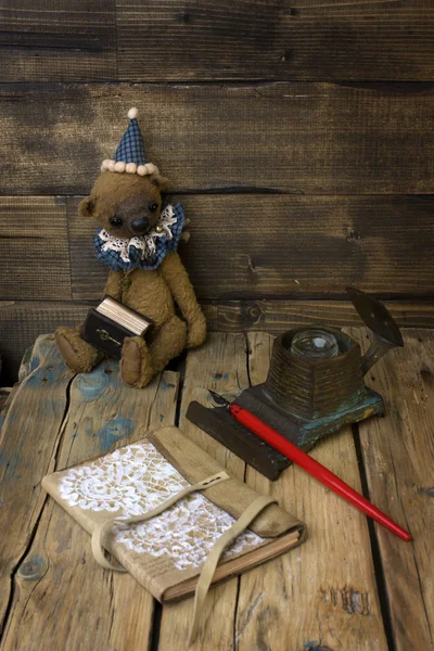 Çevrili küçük deri notebook