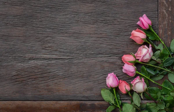 Blommor Trã Bakgrund Rosa Rosor Ram Träytan Med Kopieringsutrymme — Stockfoto