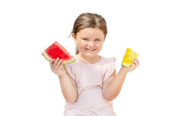 Criança Está Segurando Pedaços Melancia Menina Sorri Faz Uma Escolha — Fotografia de Stock