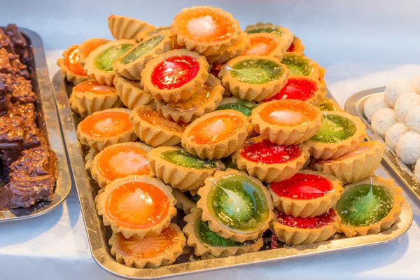 Piyasada renkli kek