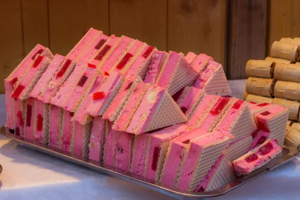 Pasteles coloridos en el mercado — Foto de Stock