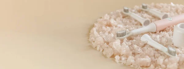 Cepillo Dientes Ultrasónico Con Cabezas Reemplazables Carga Cristales Sal Marina —  Fotos de Stock