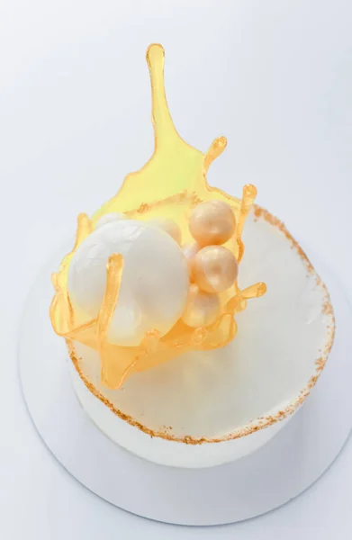 Exotic Cake White Chocolate Spheres Caramel Splash Decorated Candurin — Stock Photo, Image