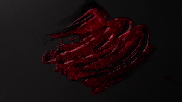 Gel Transparent Avec Des Paillettes Rouges Enduites Papier Noir — Video