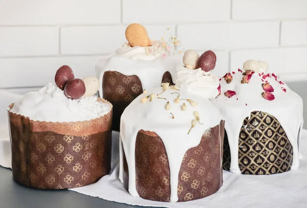 Pasteles Pascua Caseros Decorados Con Glaseado Azúcar Blanca Con Gotas — Foto de Stock