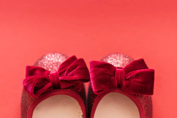 Shiny Red Ballerinas Velvet Bows Red Background Place Text — Stock Photo, Image