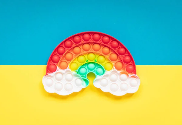 Juguete Silicona Multicolor Antiestrés Pop Forma Arco Iris Con Nubes —  Fotos de Stock