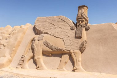 Hurghada, Kızıldeniz Valiliği, Mısır 13.09.2021: Antik Yunan efsanelerinden bir kahramanı tasvir eden kum heykeli