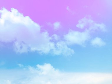 Bulutlu mavi ve mor gökyüzü