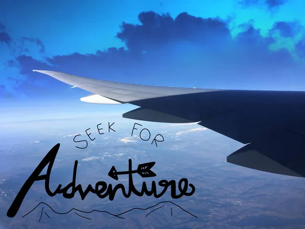 모험을 하늘을 비행기 날개의 — 스톡 사진