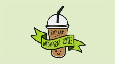 Gülen suratlı plastik kahve fincanı ve Çarşamba kahve harfleriyle sakin ol.