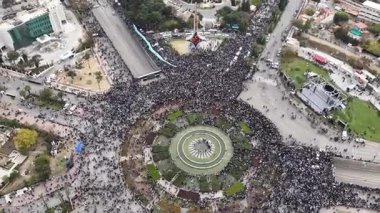 Şam, Suriye - 08 Aralık 2025: Esad 'ın düşüşünün birinci yıldönümü sırasında Suriye başkentinin havadan çekimi.