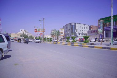 Yemen 'de çatışma. UAE destekli STC birimlerinin şehirden çekilmesinin ardından Suudi destekli Ulusal Kalkan Kuvvetleri konuşlandıkça hayat devam ediyor. Seiyun, Yemen, 15 Ocak 2026