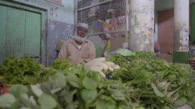 Ramazan atmosferi, Ramazan yemekleri. Müslümanlar kutsal Ramazan ayı yaklaşırken pazardan alışveriş yapıyorlar. Yemen, 15 Ocak 2026