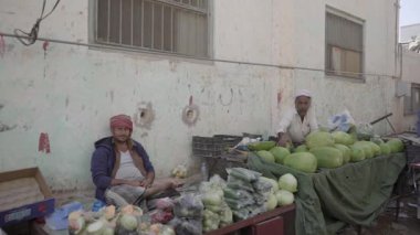 Ramazan atmosferi, Ramazan yemekleri. Müslümanlar kutsal Ramazan ayı yaklaşırken pazardan alışveriş yapıyorlar. Yemen, 15 Ocak 2026