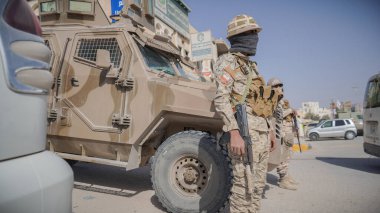 Güney Yemen 'de 5 Şubat 2026' da Suudi destekli Yemen Ordusu, BAE destekli Güney Geçici Konseyi 'nin (STC) geri çekilmesinin ardından Hadramaut sokaklarına güvenlik kontrol noktaları yerleştirdi..