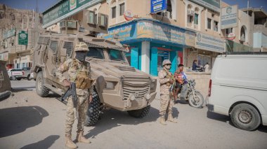 Güney Yemen 'de 5 Şubat 2026' da Suudi destekli Yemen Ordusu, BAE destekli Güney Geçici Konseyi 'nin (STC) geri çekilmesinin ardından Hadramaut sokaklarına güvenlik kontrol noktaları yerleştirdi..