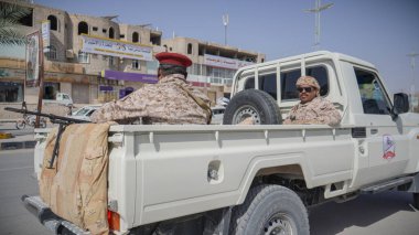 Güney Yemen 'de 5 Şubat 2026' da Suudi destekli Yemen Ordusu, BAE destekli Güney Geçici Konseyi 'nin (STC) geri çekilmesinin ardından Hadramaut sokaklarına güvenlik kontrol noktaları yerleştirdi..