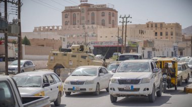 Güney Yemen 'de 5 Şubat 2026' da Suudi destekli Yemen Ordusu, BAE destekli Güney Geçici Konseyi 'nin (STC) geri çekilmesinin ardından Hadramaut sokaklarına güvenlik kontrol noktaları yerleştirdi..