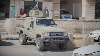 Güney Yemen 'de 5 Şubat 2026' da Suudi destekli Yemen Ordusu, BAE destekli Güney Geçici Konseyi 'nin (STC) geri çekilmesinin ardından Hadramaut sokaklarına güvenlik kontrol noktaları yerleştirdi..