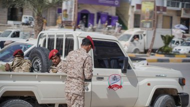 Güney Yemen 'de 5 Şubat 2026' da Suudi destekli Yemen Ordusu, BAE destekli Güney Geçici Konseyi 'nin (STC) geri çekilmesinin ardından Hadramaut sokaklarına güvenlik kontrol noktaları yerleştirdi..