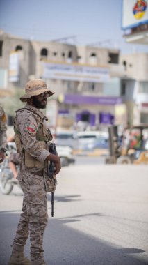 Güney Yemen 'de 5 Şubat 2026' da Suudi destekli Yemen Ordusu, BAE destekli Güney Geçici Konseyi 'nin (STC) geri çekilmesinin ardından Hadramaut sokaklarına güvenlik kontrol noktaları yerleştirdi..