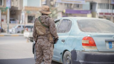 Güney Yemen 'de 5 Şubat 2026' da Suudi destekli Yemen Ordusu, BAE destekli Güney Geçici Konseyi 'nin (STC) geri çekilmesinin ardından Hadramaut sokaklarına güvenlik kontrol noktaları yerleştirdi..