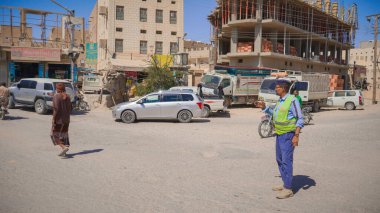Güney Yemen 'de 5 Şubat 2026' da Suudi destekli Yemen Ordusu, BAE destekli Güney Geçici Konseyi 'nin (STC) geri çekilmesinin ardından Hadramaut sokaklarına güvenlik kontrol noktaları yerleştirdi..